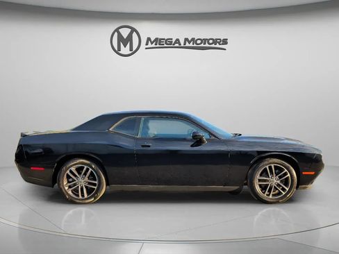 Used 2019 Dodge Challenger SXT image 9
