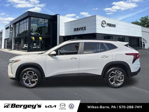 Used 2024 Chevrolet Trax LT w/ LT Convenience Package FWD image 8