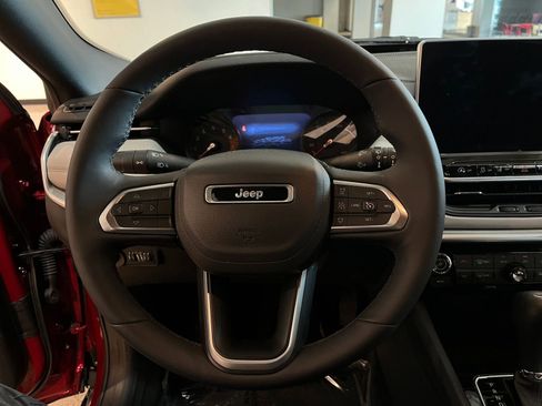 Used 2025 Jeep Compass Limited AWD/4WD image 28