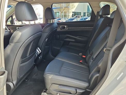Used 2022 Kia Sorento S image 17