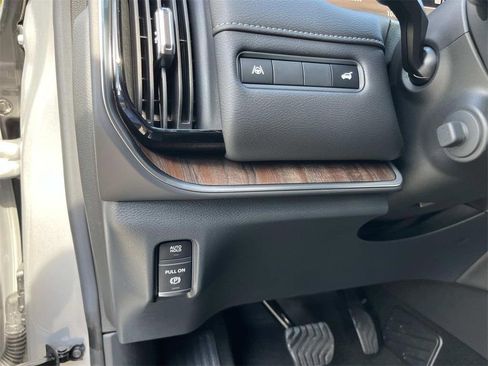 New 2026 Nissan Armada SL w/ Captain's Chari Seat Package image 12