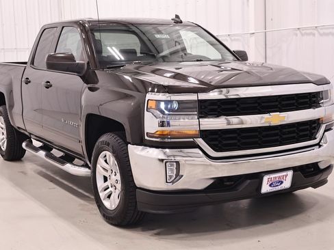 Used 2018 Chevrolet Silverado 1500 LT w/ All Star Edition AWD/4WD image 3