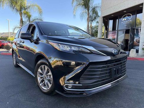 Used 2024 Toyota Sienna XLE FWD image 8