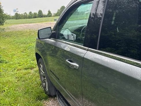 Used 2019 Chevrolet Suburban Premier AWD/4WD image 9