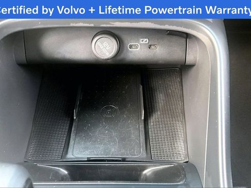 Certified 2025 Volvo XC40 B5 Core image 32