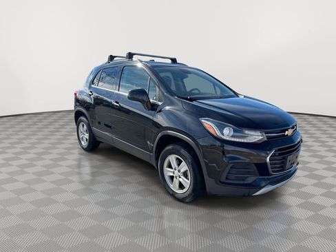 Used 2020 Chevrolet Trax LT w/ LT Convenience Package image 2