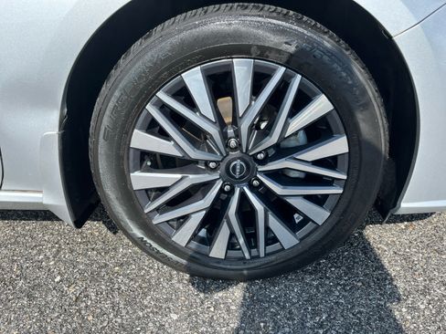 Used 2023 Nissan Altima 2.5 SV w/ SV Premium Package FWD image 37