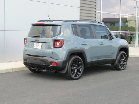 Used 2017 Jeep Renegade Altitude AWD/4WD image 7