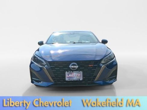 Used 2023 Nissan Altima 2.5 SR AWD/4WD image 2