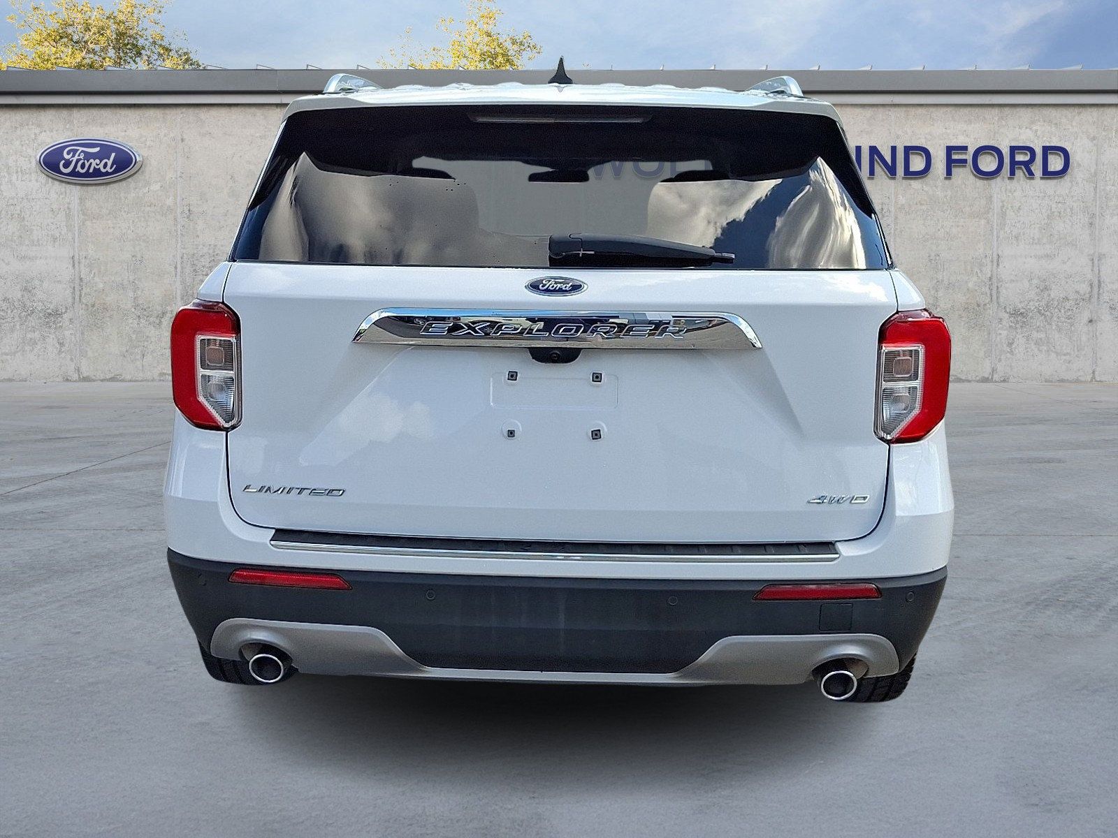 Used 2021 Ford Explorer Limited w/ Equipment Group 301A AWD/4WD image 5