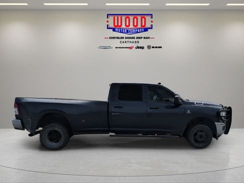 Used 2023 RAM 3500 Tradesman w/ Chrome Appearance Group AWD/4WD image 2
