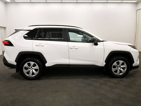 Used 2021 Toyota RAV4 LE AWD/4WD image 9
