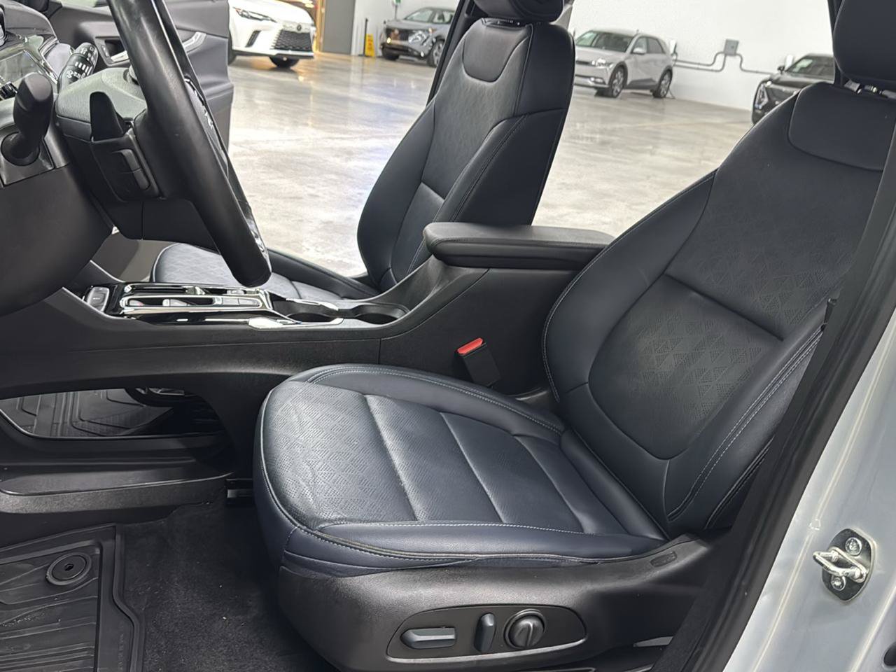 Used 2023 Chevrolet Bolt EUV Premier w/ Sun & Sound Package FWD image 23