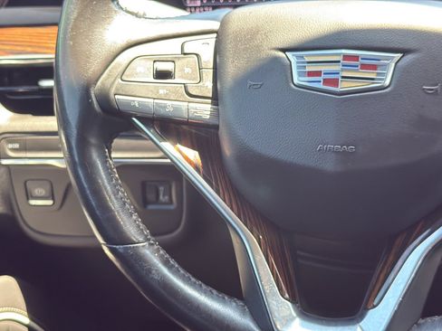 Used 2021 Cadillac Escalade Premium Luxury RWD image 16