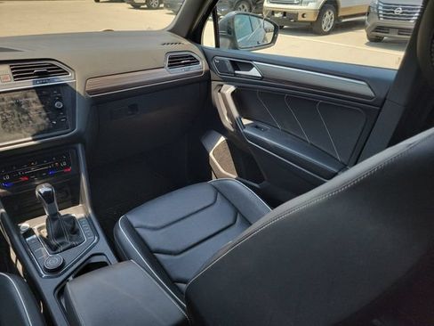 Used 2022 Volkswagen Tiguan SEL R-Line AWD/4WD image 18