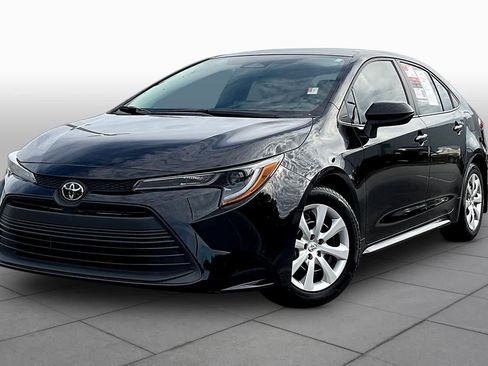 Used 2025 Toyota Corolla LE FWD image 1