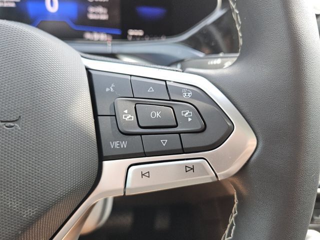 Used 2023 Volkswagen Taos SE w/ Panoramic Sunroof Package FWD image 13