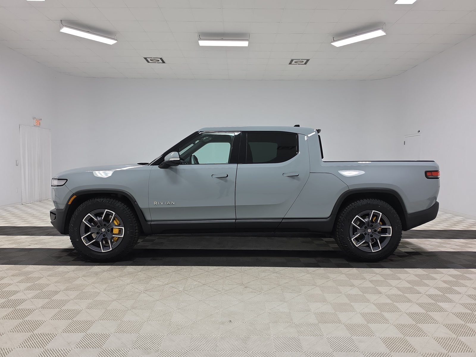 Used 2022 Rivian R1T Launch Edition AWD/4WD image 2