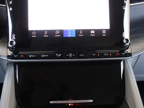 Used 2024 Jeep Wagoneer L Series II RWD image 40