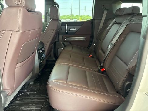 New 2026 GMC Hummer EV SUV w/ LPO, Dark Essentials Package AWD/4WD image 17