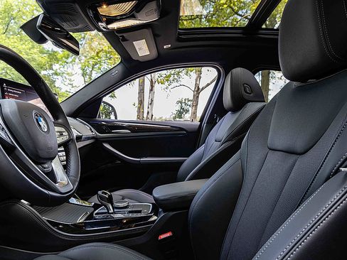 Used 2024 BMW X4 xDrive30i w/ Parking Assistance Package image 8