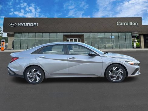 Certified 2025 Hyundai Elantra Sport FWD image 4