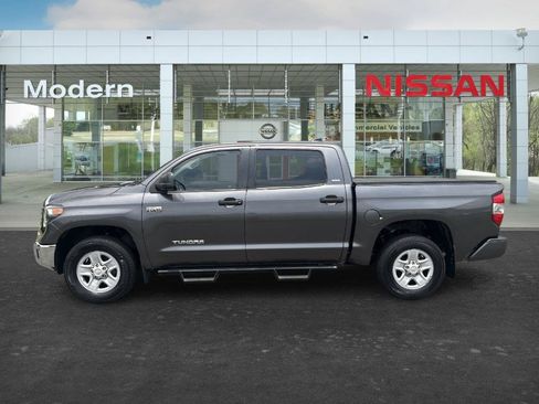Used 2020 Toyota Tundra SR5 w/ SR5 Convenience Package AWD/4WD image 2