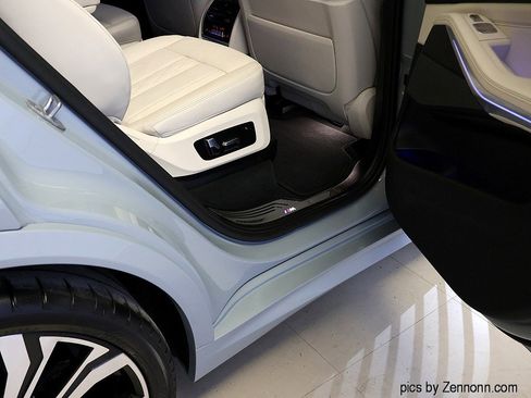 Certified 2025 BMW X7 M60i image 36