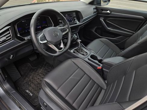 Used 2024 Volkswagen Jetta SE FWD image 10