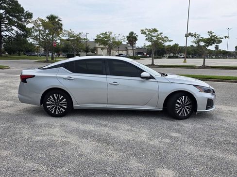 Used 2023 Nissan Altima 2.5 SV w/ SV Premium Package FWD image 33
