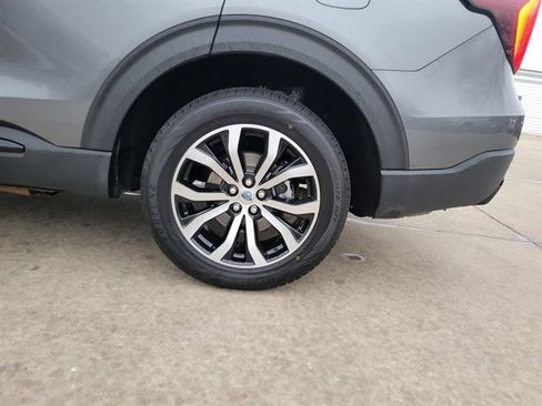 Certified 2025 Ford Explorer ST-Line image 8