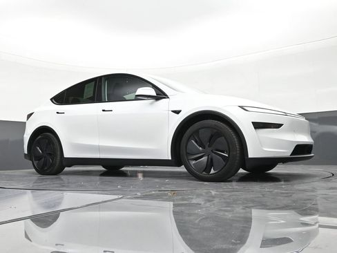 Used 2026 Tesla Model Y Long Range AWD/4WD image 27