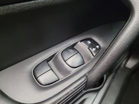 Used 2017 Nissan Rogue S image 27