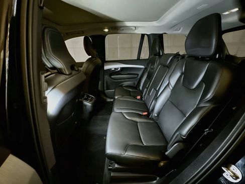 Used 2023 Volvo XC90 B5 Core AWD/4WD image 30