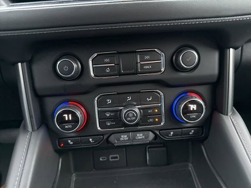 Used 2022 Chevrolet Tahoe LT w/ Luxury Package image 46