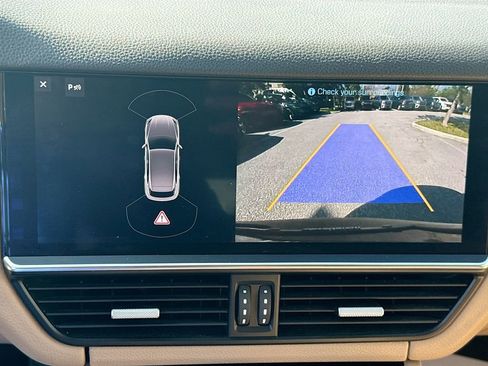 Used 2019 Porsche Cayenne Base image 14