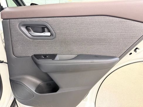 Used 2023 Nissan Rogue SV AWD/4WD image 32