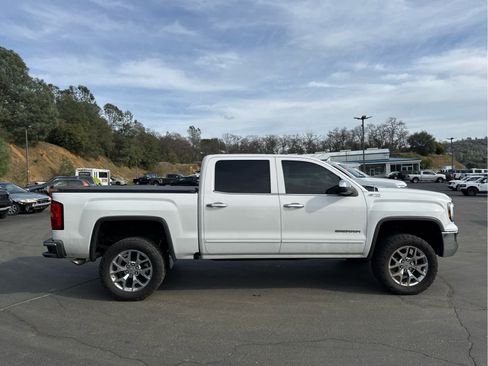 Used 2017 GMC Sierra 1500 SLE w/ SLE Value Package image 4