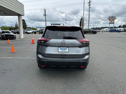 Used 2025 Nissan Rogue SV AWD/4WD image 3