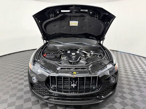 Used 2018 Maserati Levante AWD/4WD image 24