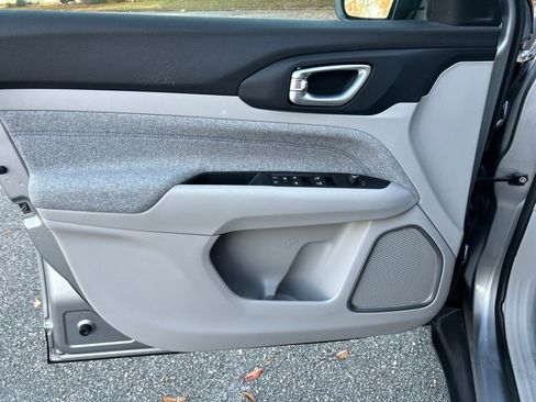 Used 2022 Jeep Compass Latitude image 12