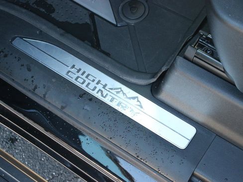 Used 2024 Chevrolet Silverado 1500 High Country w/ High Country Premium Package image 17