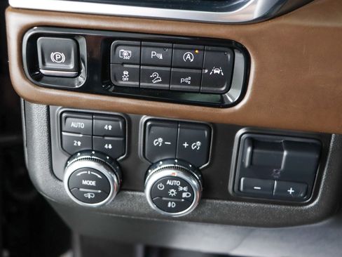 Used 2025 GMC Yukon Denali Ultimate AWD/4WD image 26