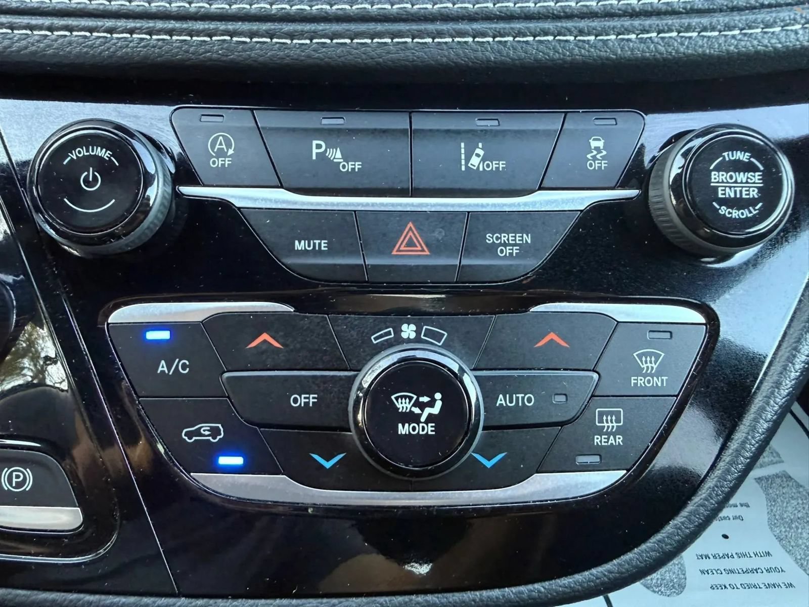 Used 2024 Chrysler Pacifica Touring FWD image 39