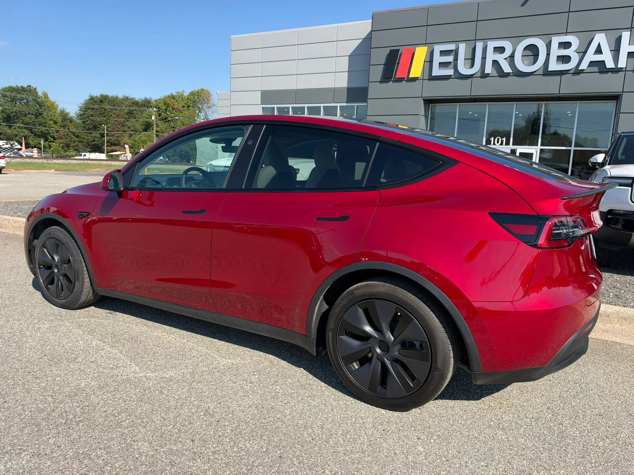Used 2024 Tesla Model Y Long Range AWD/4WD image 29