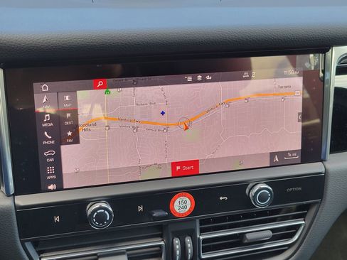 Used 2025 Porsche Macan image 19