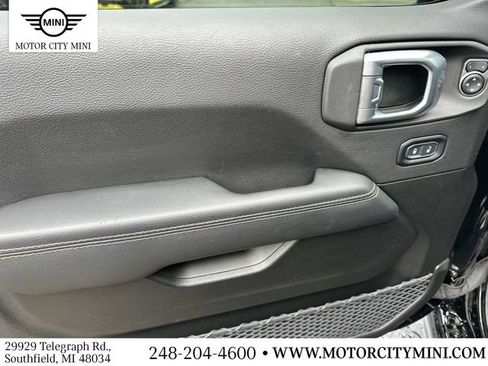 Used 2022 Jeep Gladiator Overland AWD/4WD image 18