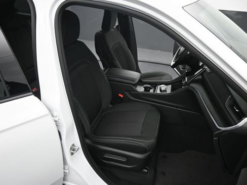 Used 2024 Jeep Grand Cherokee Laredo image 19