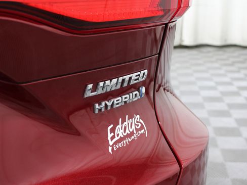 Used 2021 Toyota Venza Limited image 31