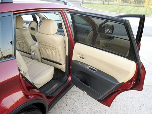 Used 2010 Subaru Tribeca Limited image 25